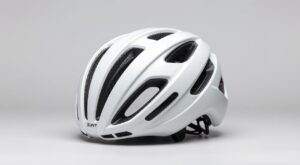 Proteja sua cabeça com o capacete ciclismo branco - a opção mais segura e elegante para seus passeios de bicicleta.