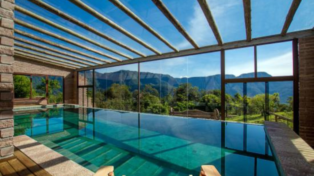 Aprenda a aproveitar os benefícios da Natação com piscina aquecida para você. Dicas e orientações para uma prática segura e eficaz.